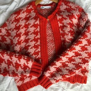 Zara sweater size Medium